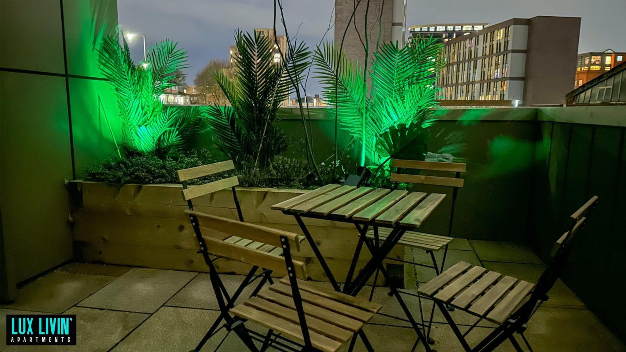 Lux Livin' Apartments - Luxury 2 Bed Apartment With Sky Garden Manchester Oda fotoğraf
