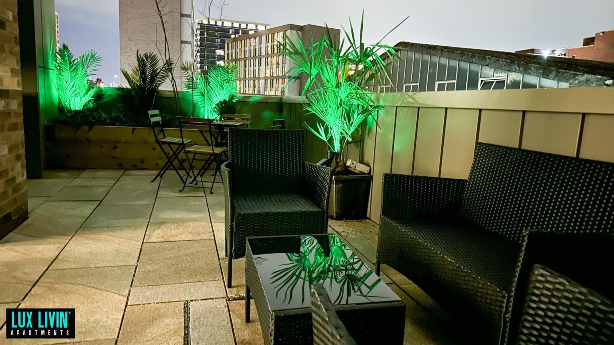 Lux Livin' Apartments - Luxury 2 Bed Apartment With Sky Garden Manchester Oda fotoğraf