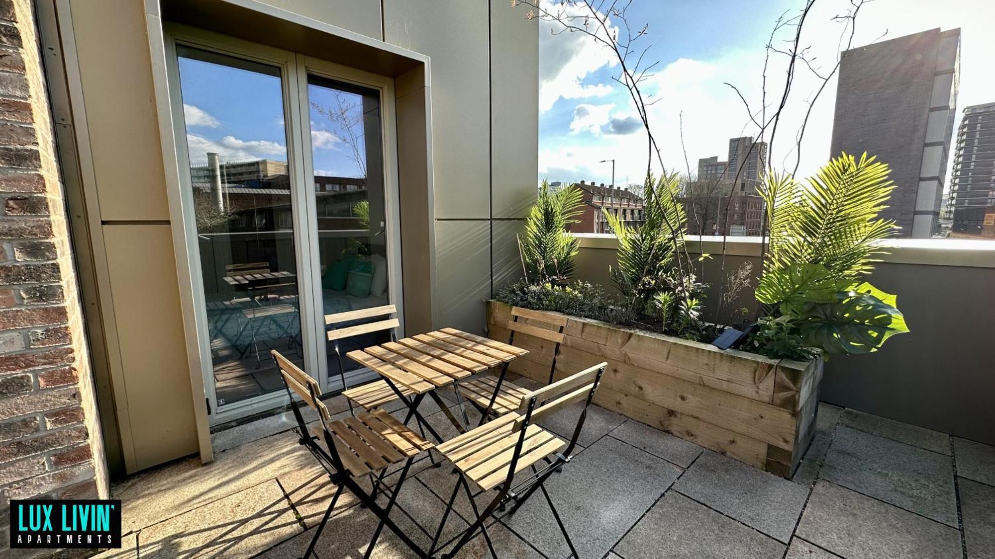 Lux Livin' Apartments - Luxury 2 Bed Apartment With Sky Garden Manchester Oda fotoğraf